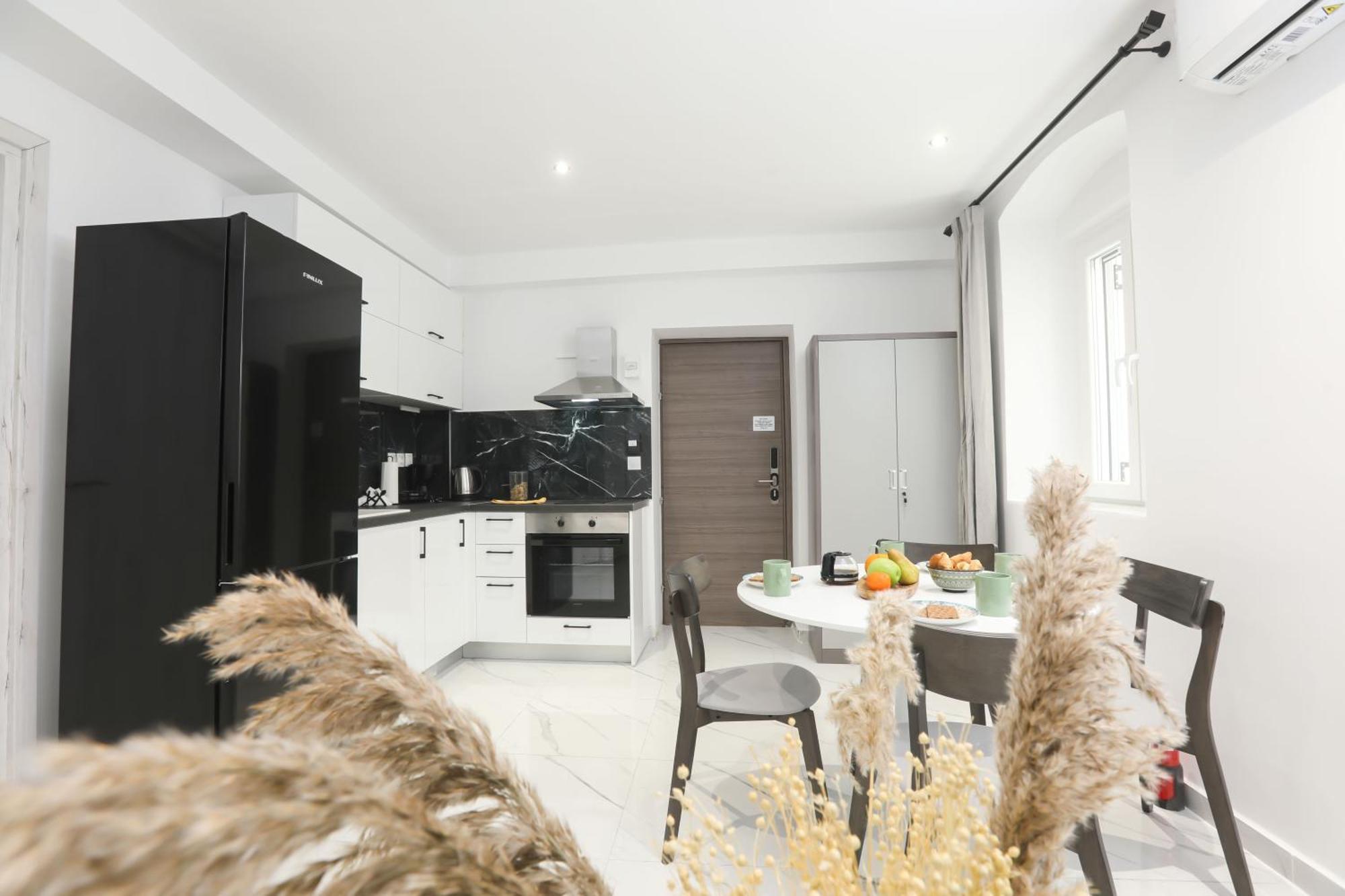 דירה Arieni Places